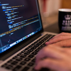 杏吧app下载深度揭秘：丑闻风波背后，大V在超市货架前的角色特别猛烈令人意外